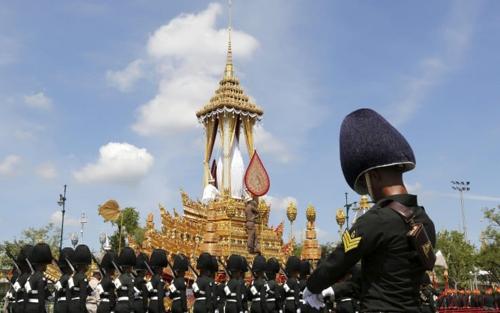 corteo funebre re thailandese