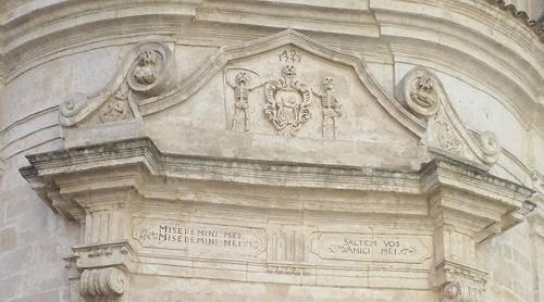 Timpano della Chiesa del Purgatorio a Matera